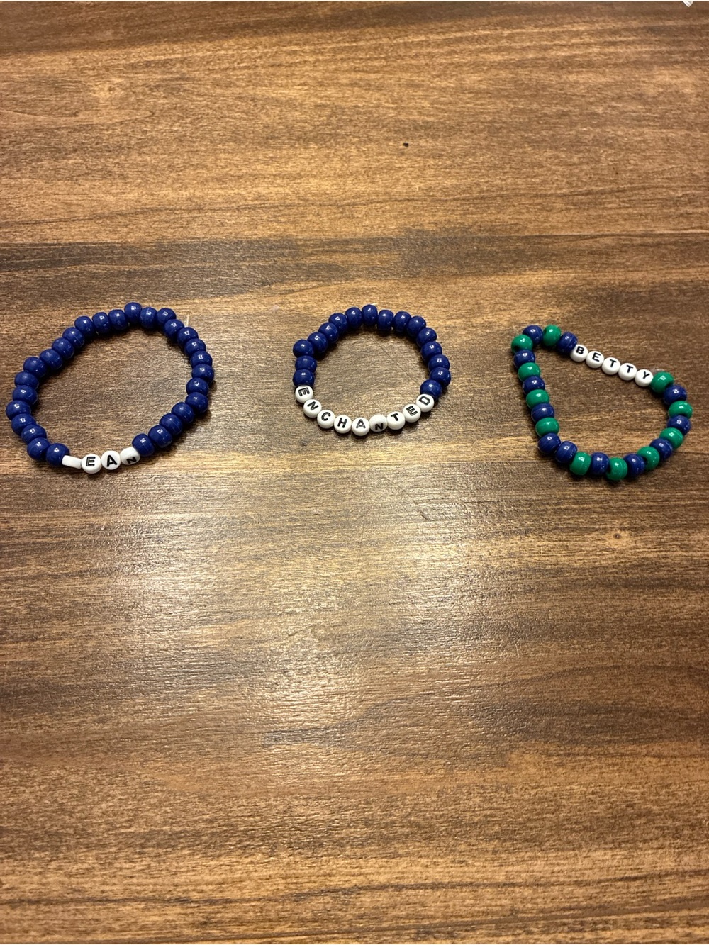 8 Taylor Swift bracelets